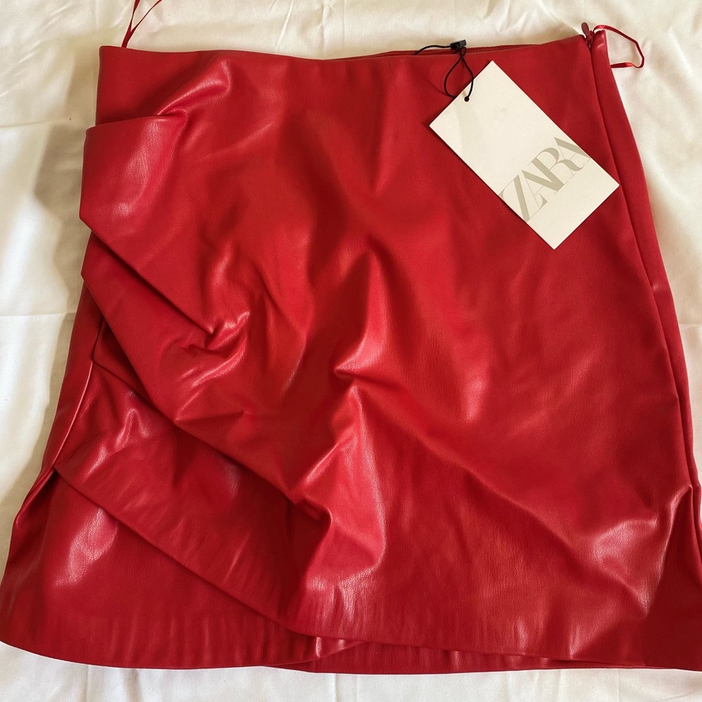 Zara Red Pleated skirt